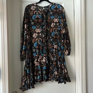 Medium boutique dress with belt